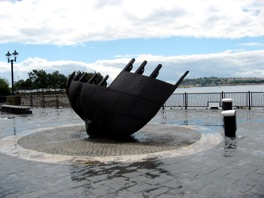 Merchant Seafarers Memorial 
Cardiff Bay