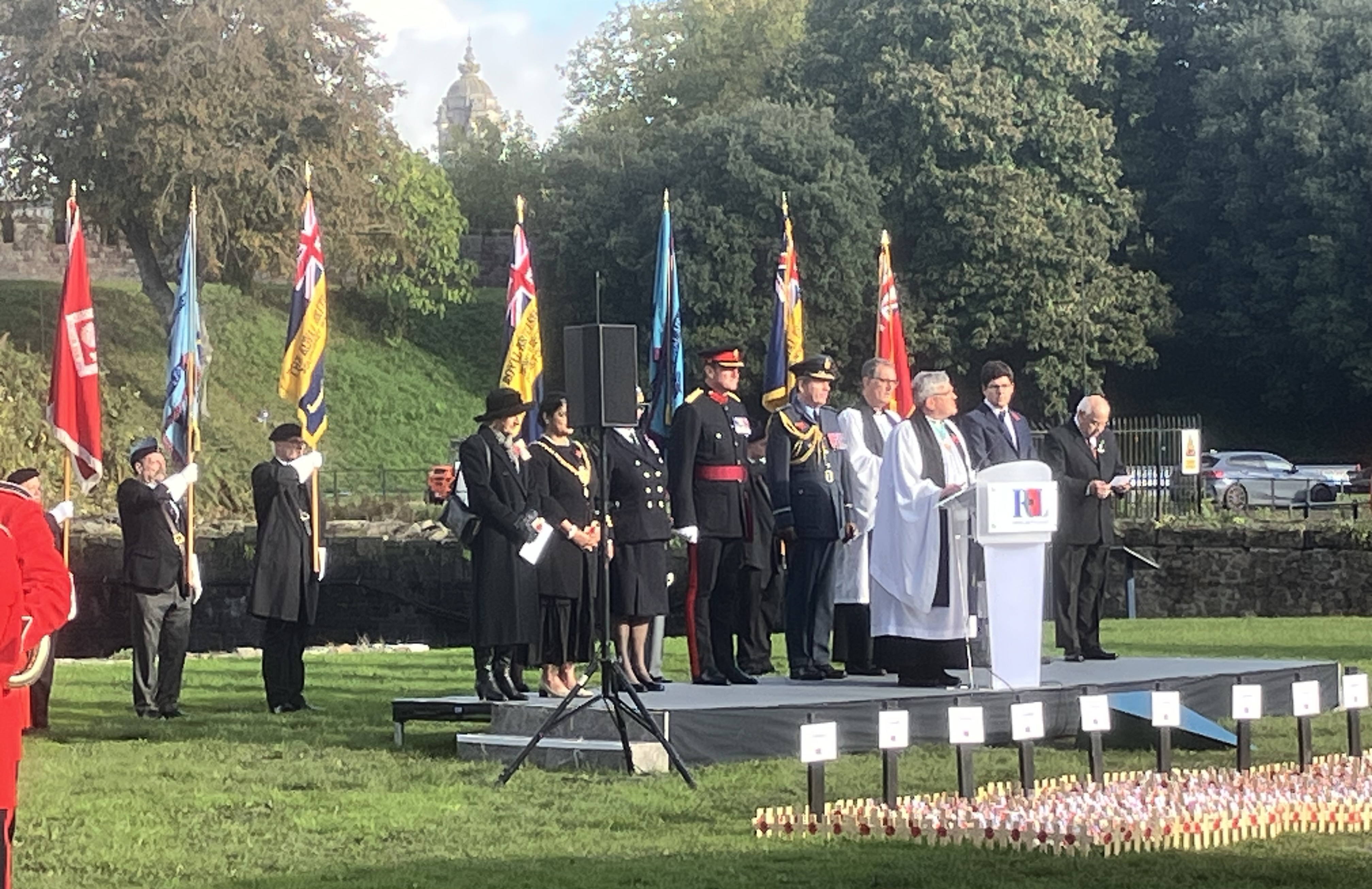 THE FRONT ROW
LORD LIEUTENANT, LORD MAYOR,
ROYAL NAVY, ARMY AND ROYAL AIR FORCE
FIRST MINISTER, LEADER OF CARDIFF CC, AND TRBL.
BUT NO FOURTH SERVICE (MERCHANT NAVY)